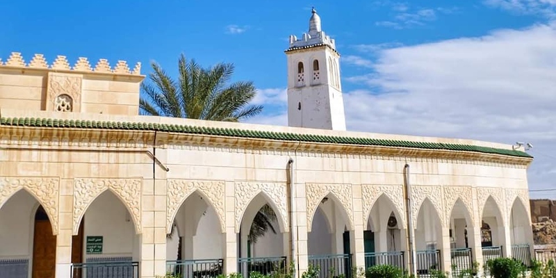 مسجد عقبة بن نافع.. عندما تمتزجُ العبادة بالتاريخ وذكريات الصّحابة