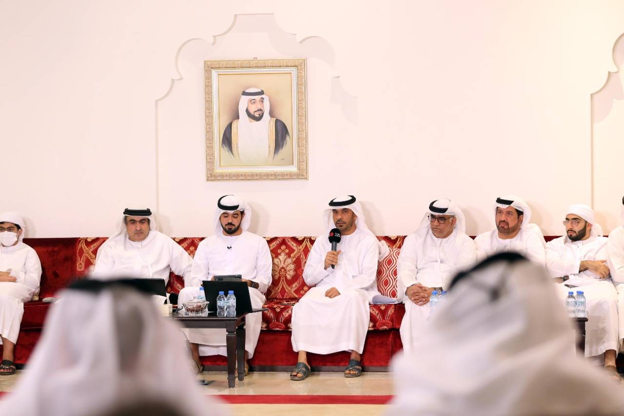 وزارة العدل في ابوظبي تنظم محاضرة حول تشريعات الخمسين ودورها في تعزيز جودة حياة المجتمع في مجلس محمد خلف