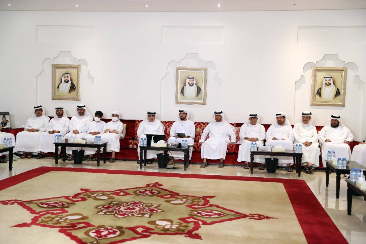 وزارة العدل في ابوظبي تنظم محاضرة حول تشريعات الخمسين ودورها في تعزيز جودة حياة المجتمع في مجلس محمد خلف