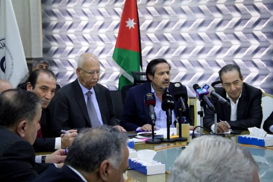 نقيب المقاولين يؤكد التعديل خطوة إلى الوراء وانتكاسة اقتصادية كبيرة