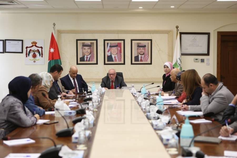 وزير الاشغال يبحث مع نواب عجلون سير العمل بمشروع المبنى الجديد لمستشفى الايمان