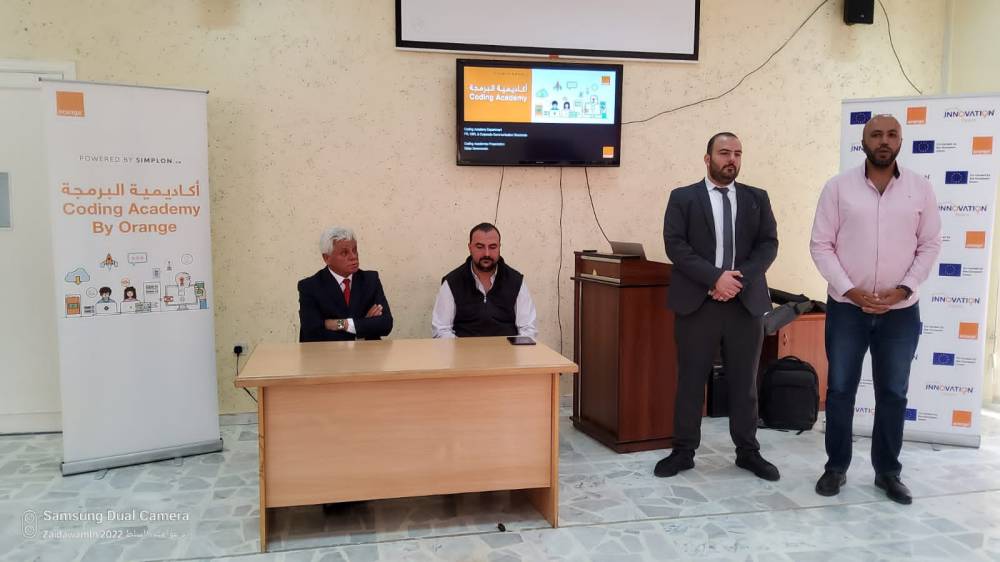 رئيس بلدية السلط يطلق اكاديمية البرمجة في السلط