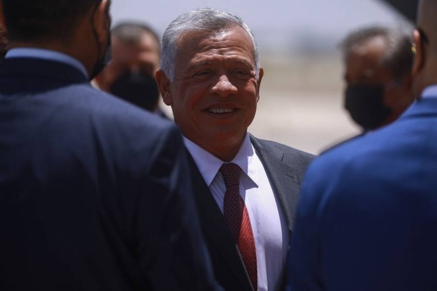 وزير الأشغال يهنئ الملك بعودته سالما معافا إلى أرض الوطن