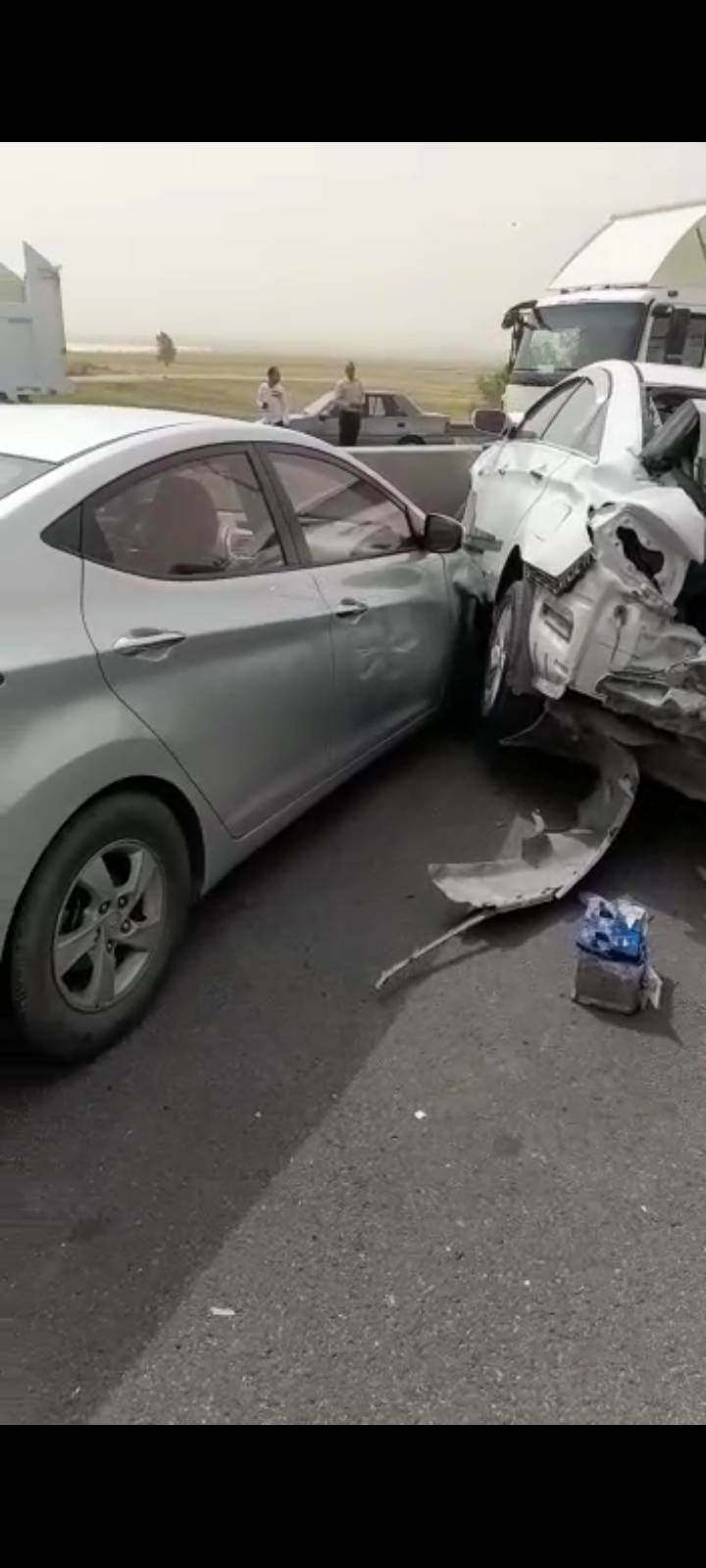 8 إصابات بتصادم 10 مركبات على شارع الـ100