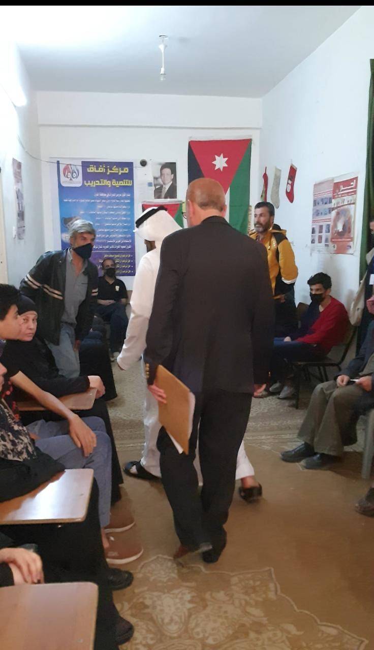  سفارة الامارات في عمان تنظم مبادرة توزيع المساعدات على مئات الأسر المستحقة