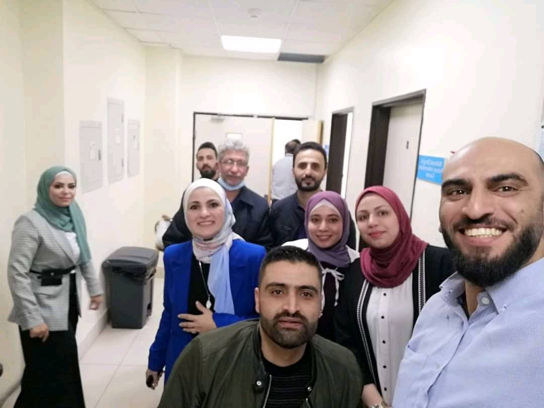 مدير عام مستشفى الجامعة الأردنية يشارك كوادر دائرة الطوارئ في المستشفى مائدة الأفطار .. صور 