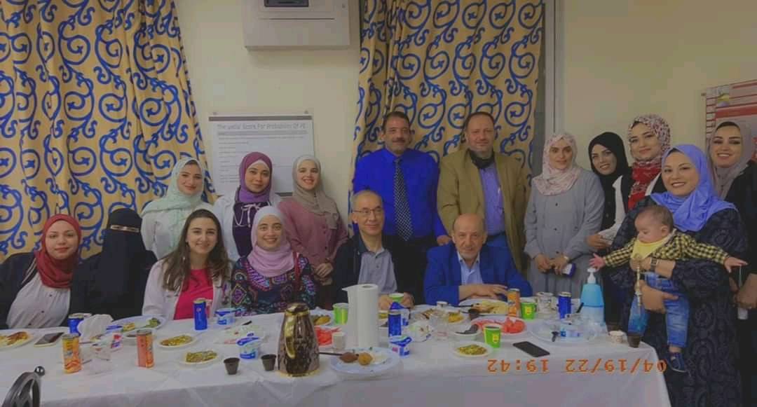 مدير عام مستشفى الجامعة الأردنية يشارك كوادر دائرة الطوارئ في المستشفى مائدة الأفطار .. صور 