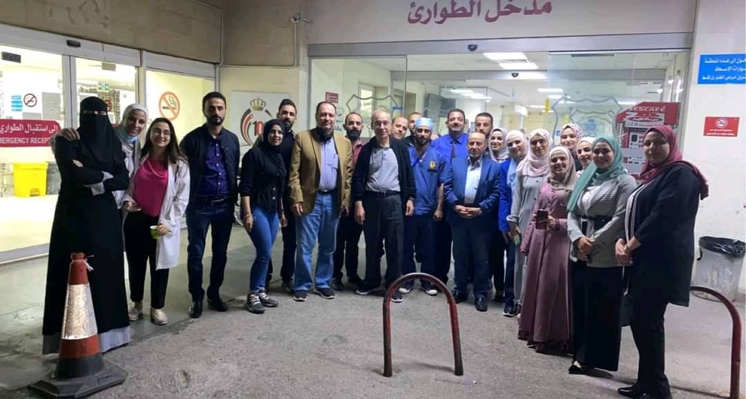 مدير عام مستشفى الجامعة الأردنية يشارك كوادر دائرة الطوارئ في المستشفى مائدة الأفطار .. صور 