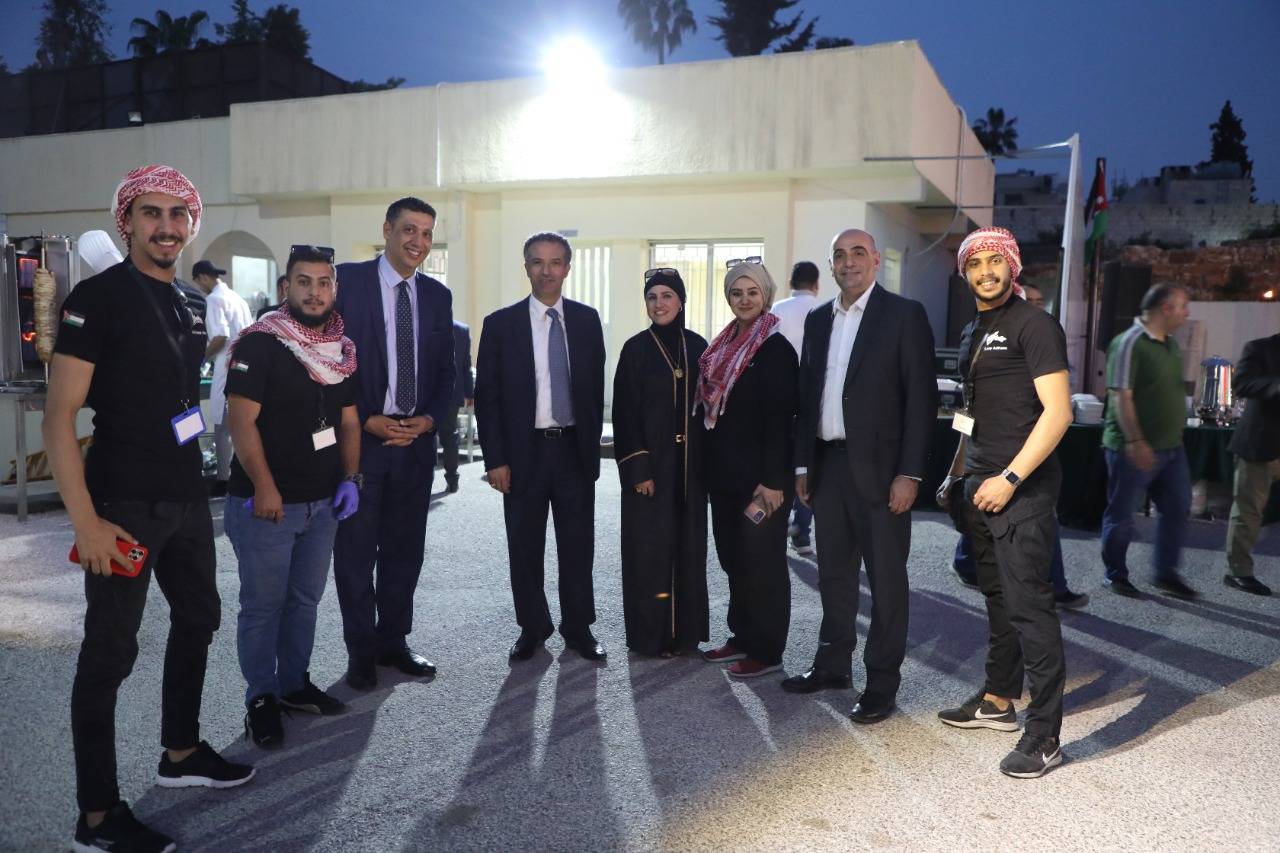 وزير السياحة والاثار يشارك في حملة إفطار خيري اقامته مبادرة بصمة شباب الخير    