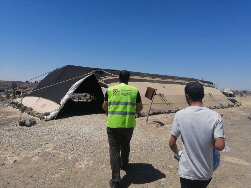 الصندوق الهاشمي لتنمية البادية يوزع طرودا في منطقتي الأزرق والعمري  