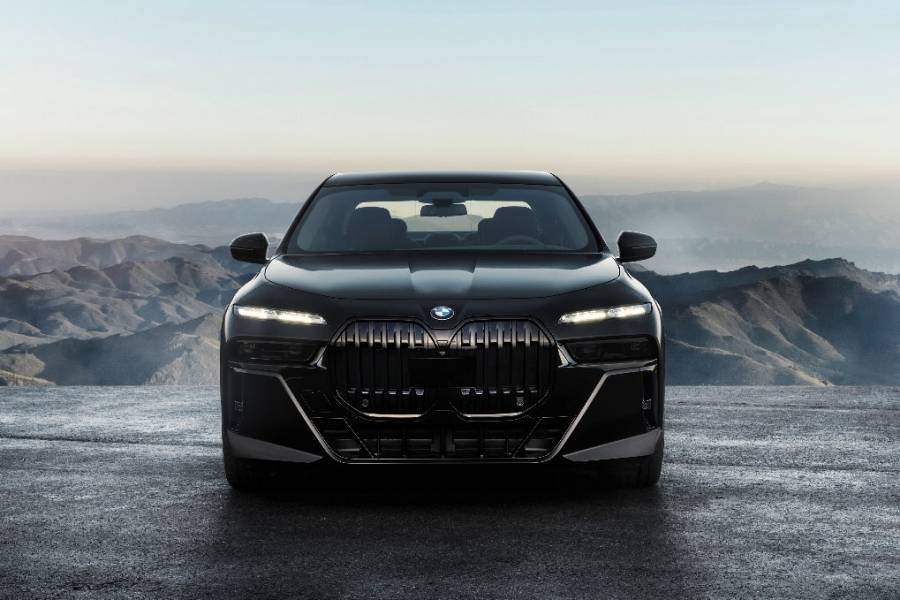 BMWالفئة السابعة الجديدة: رفاهية السياراتالفاخرة وأحدث ابتكارات العصر الرقمي