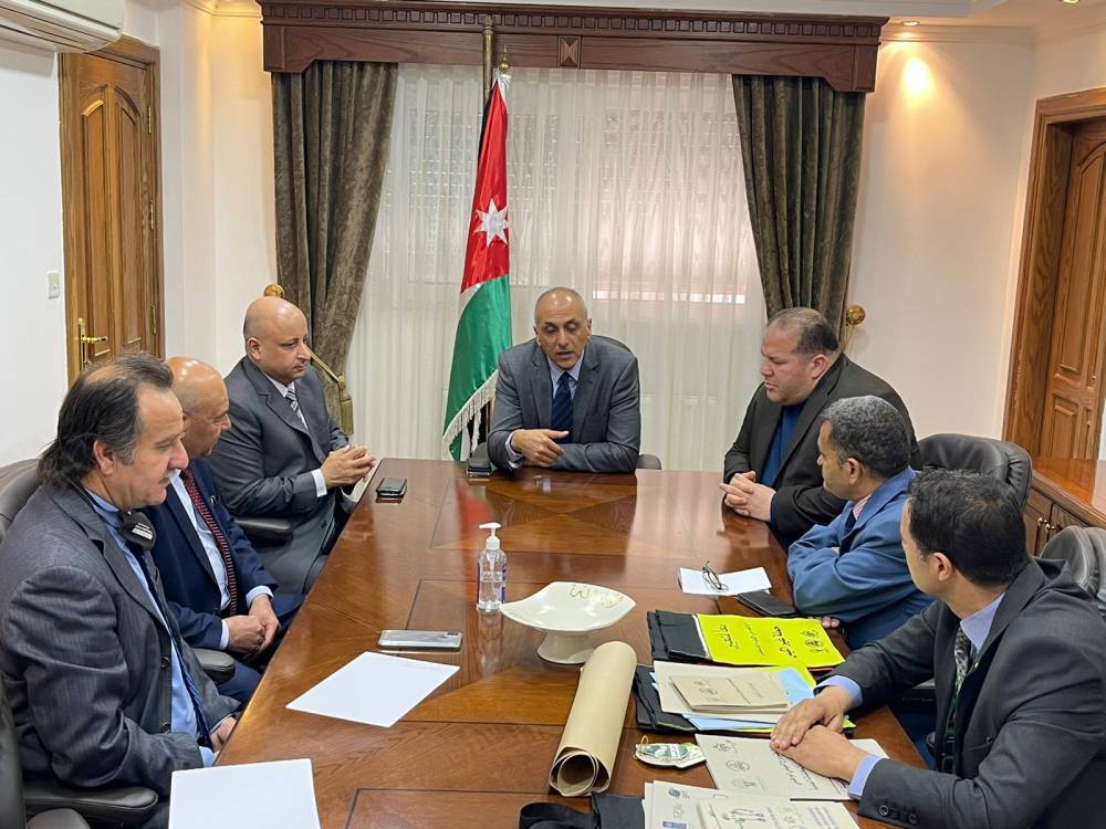 وزير البيئة يلتقي وفد من جمعية البيئة وبلدية كفرنجه (مصور) 