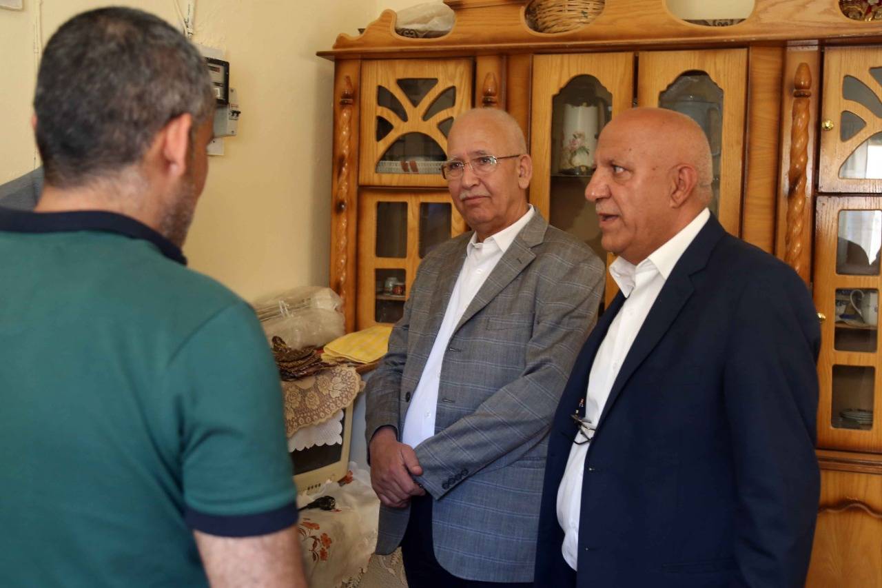 المهندسين تسلم مفاتيح ثلاثة منازل لأسر عفيفة في محافظة الطفيلة