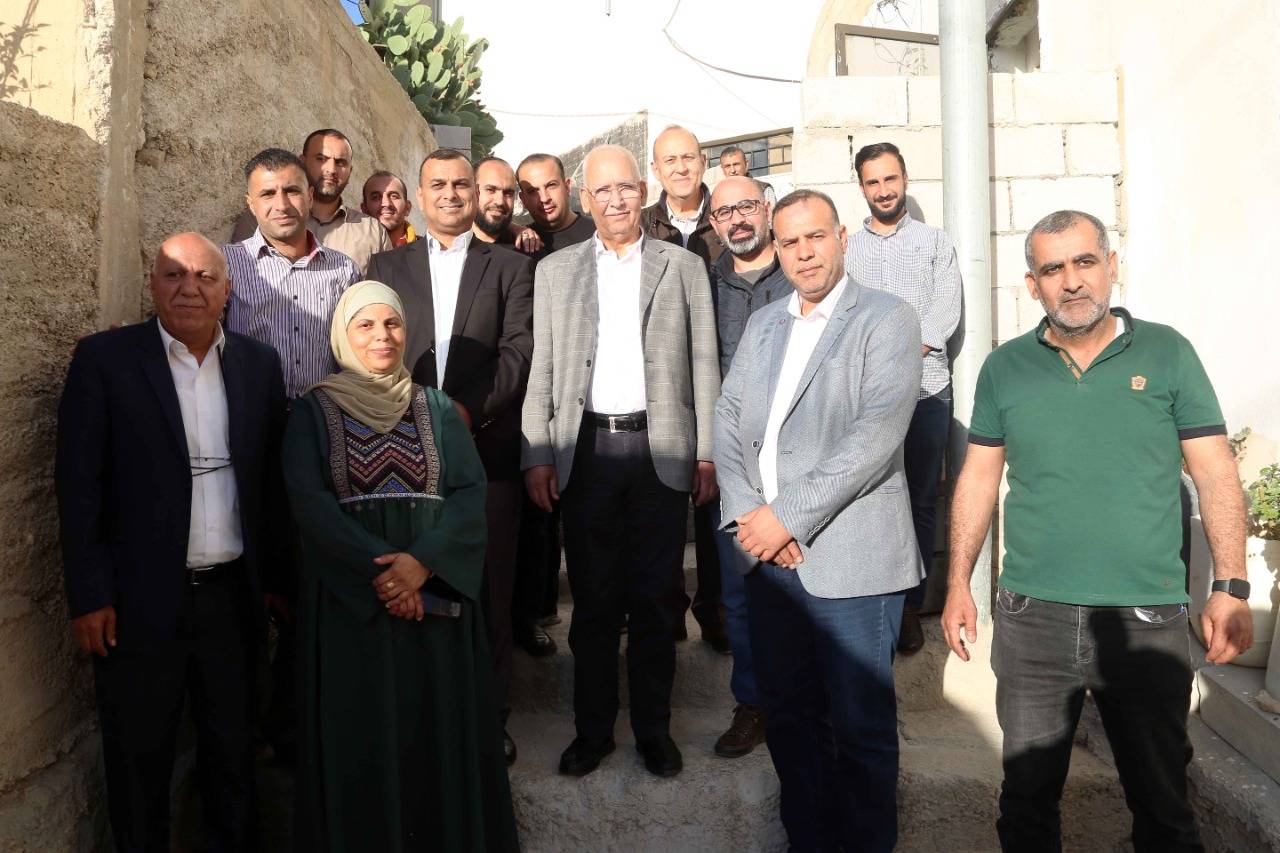 المهندسين تسلم مفاتيح ثلاثة منازل لأسر عفيفة في محافظة الطفيلة