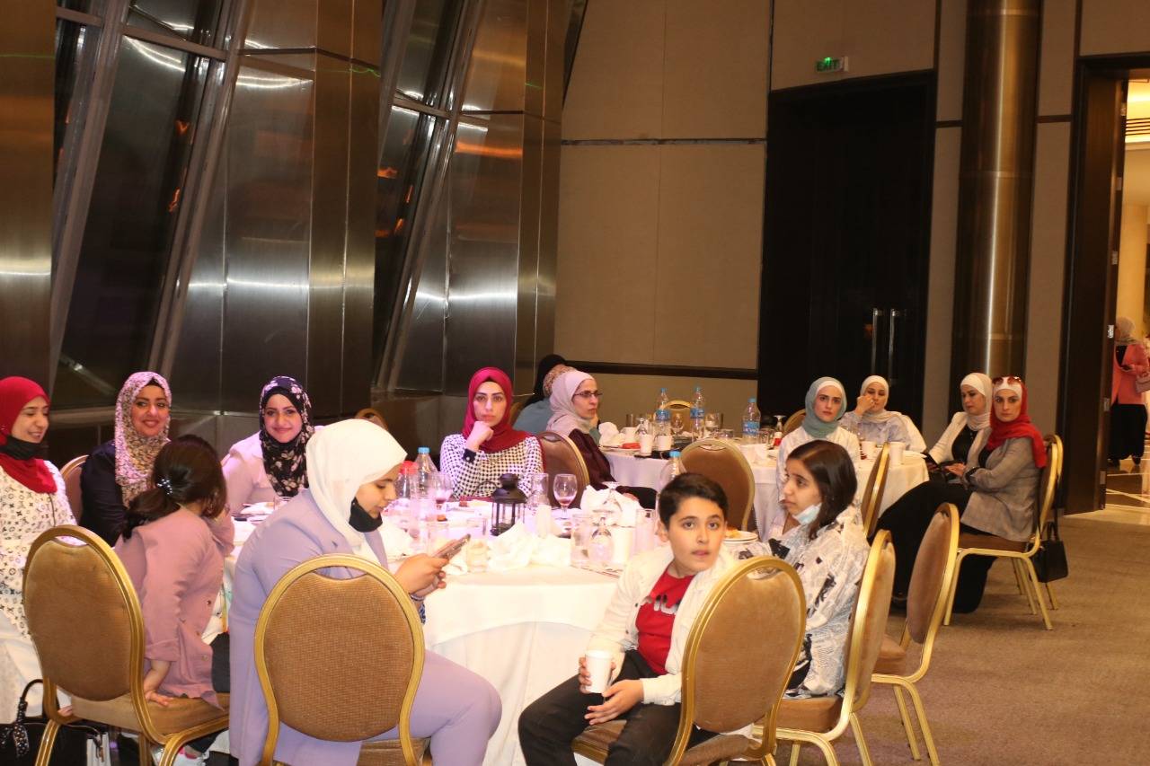 مؤسسة آفاق الحياة لمستحضرات التجميل تقيم افطارا رمضانيا وحفل تخريج لدورة العناية بالبشرة  