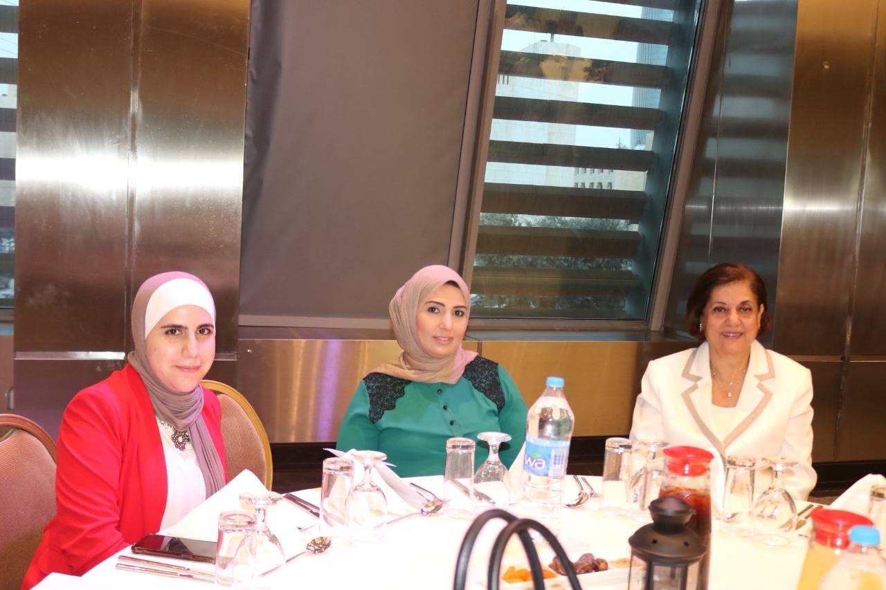 مؤسسة آفاق الحياة لمستحضرات التجميل تقيم افطارا رمضانيا وحفل تخريج لدورة العناية بالبشرة  