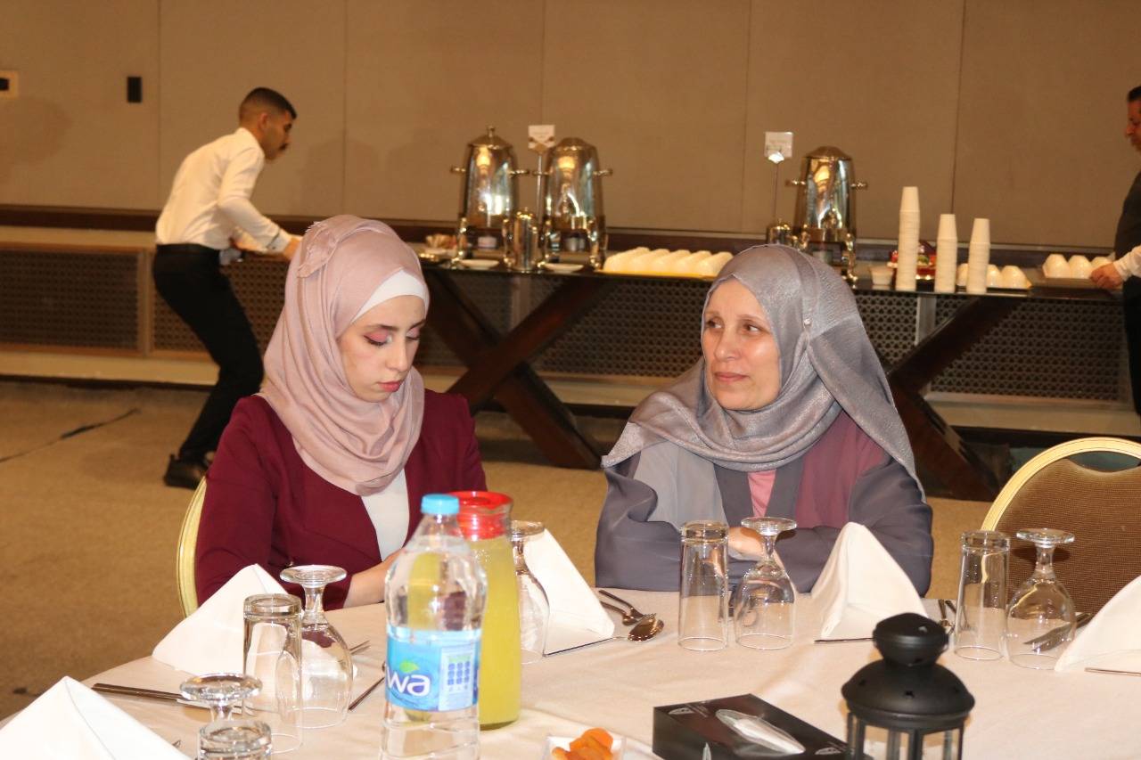مؤسسة آفاق الحياة لمستحضرات التجميل تقيم افطارا رمضانيا وحفل تخريج لدورة العناية بالبشرة  