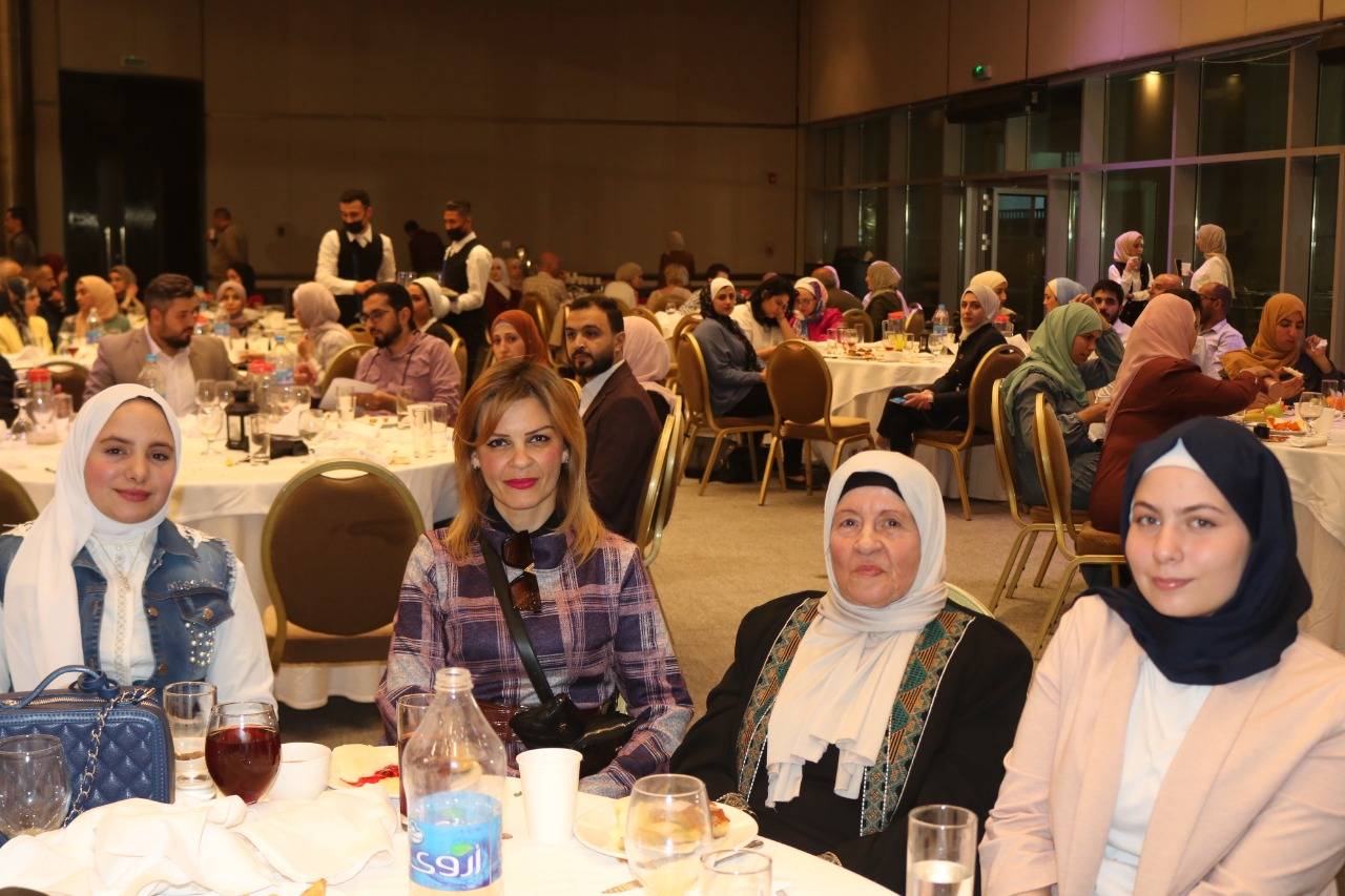 مؤسسة آفاق الحياة لمستحضرات التجميل تقيم افطارا رمضانيا وحفل تخريج لدورة العناية بالبشرة  