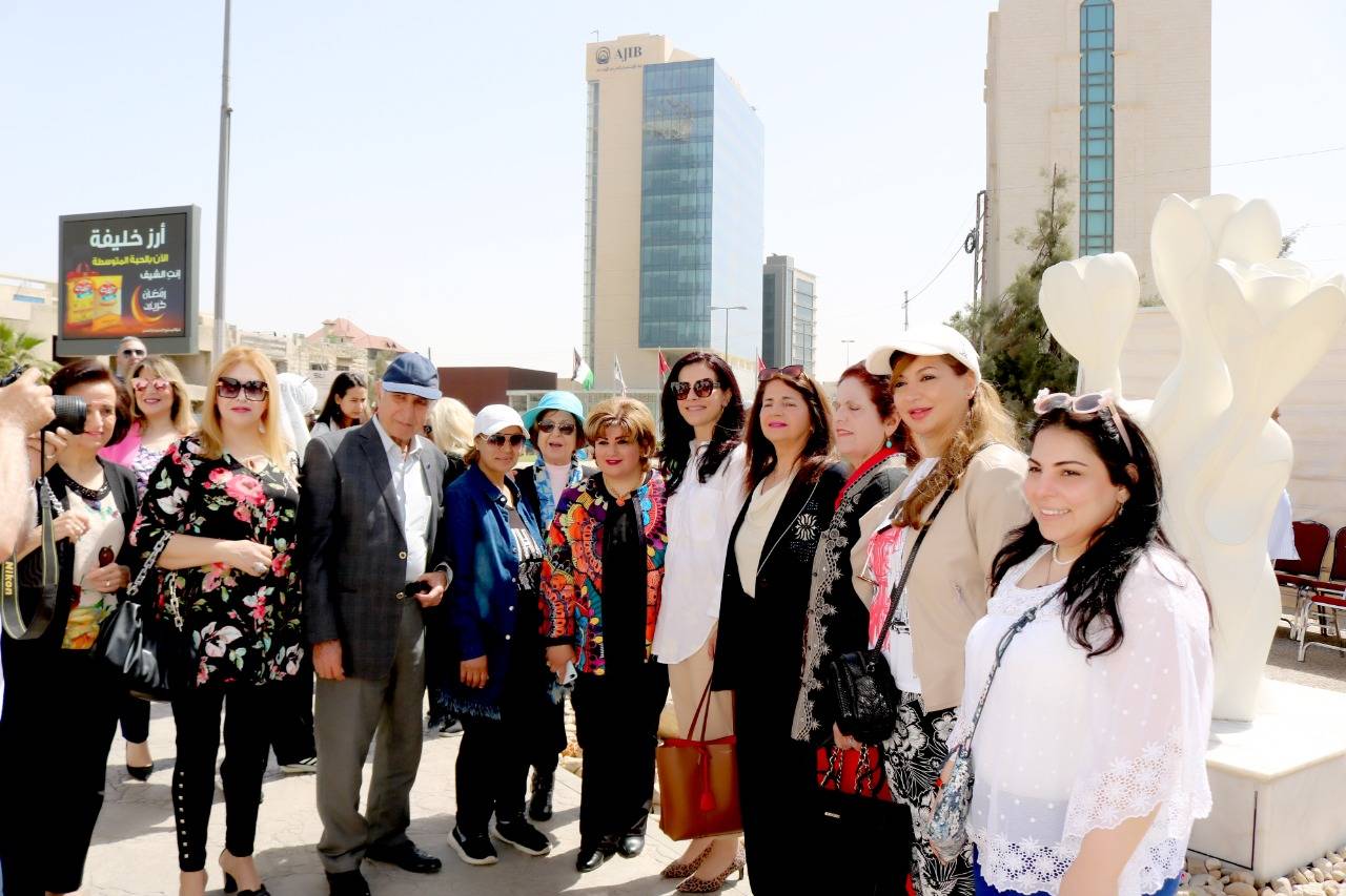 امين عمان والسفير العراقي يزيحان الستار عن مجسم السوسنة على الدوار السادس   