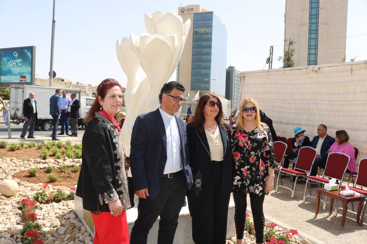 امين عمان والسفير العراقي يزيحان الستار عن مجسم السوسنة على الدوار السادس   