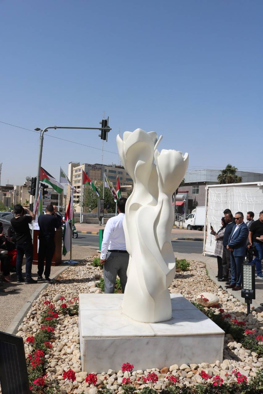 امين عمان والسفير العراقي يزيحان الستار عن مجسم السوسنة على الدوار السادس   