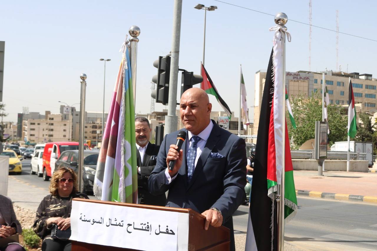 امين عمان والسفير العراقي يزيحان الستار عن مجسم السوسنة على الدوار السادس   