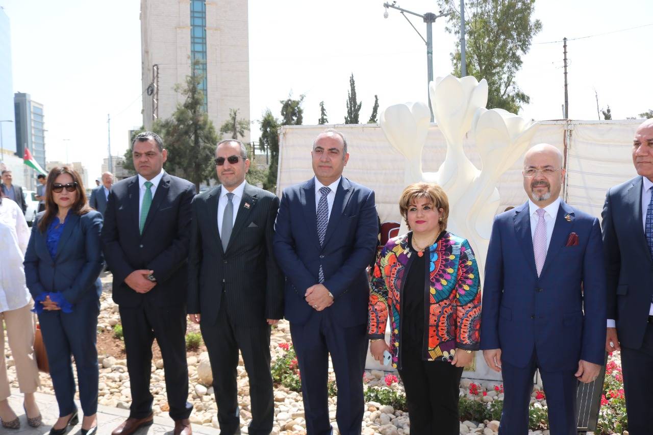 امين عمان والسفير العراقي يزيحان الستار عن مجسم السوسنة على الدوار السادس   