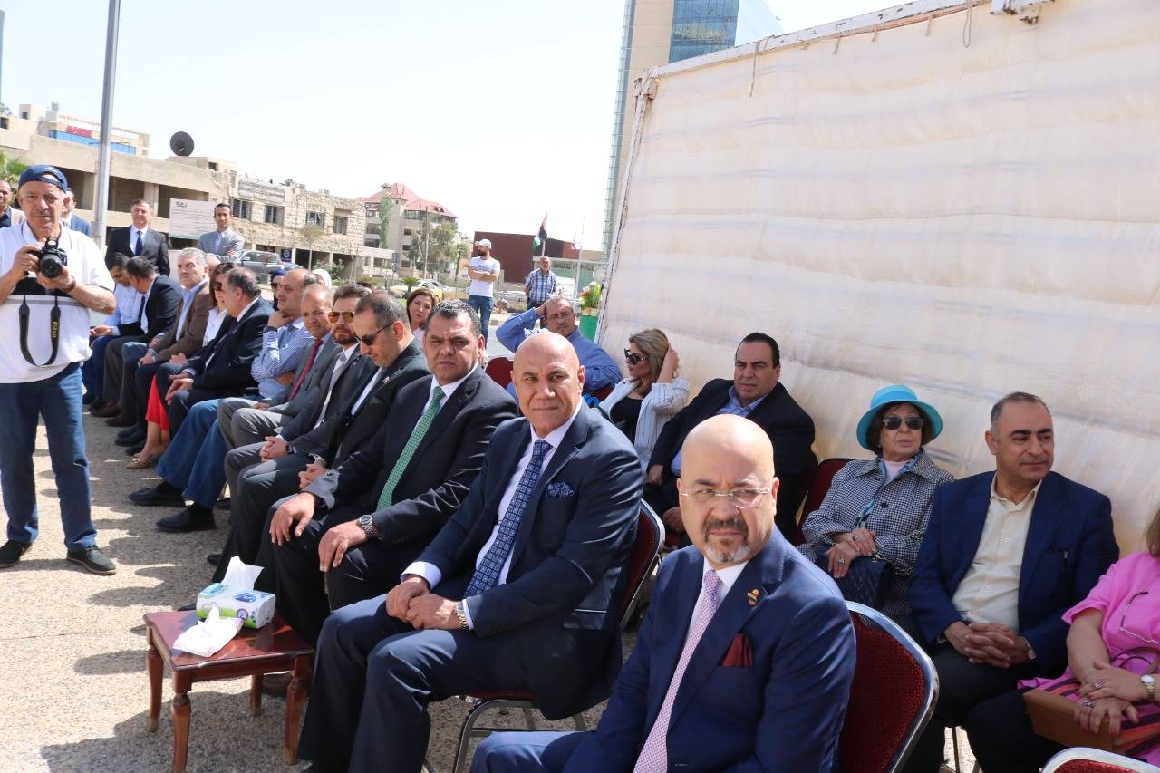 امين عمان والسفير العراقي يزيحان الستار عن مجسم السوسنة على الدوار السادس   