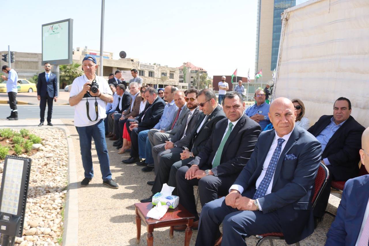 امين عمان والسفير العراقي يزيحان الستار عن مجسم السوسنة على الدوار السادس   