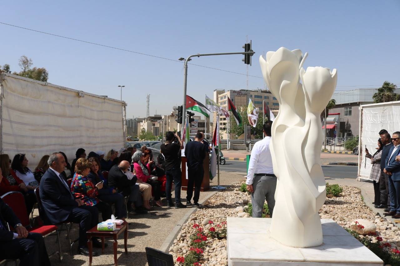 امين عمان والسفير العراقي يزيحان الستار عن مجسم السوسنة على الدوار السادس   