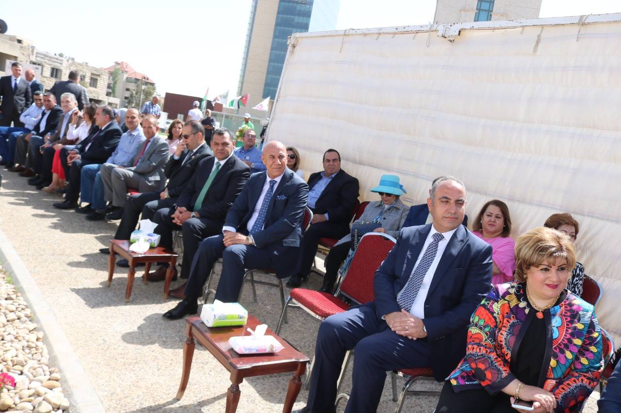 امين عمان والسفير العراقي يزيحان الستار عن مجسم السوسنة على الدوار السادس   