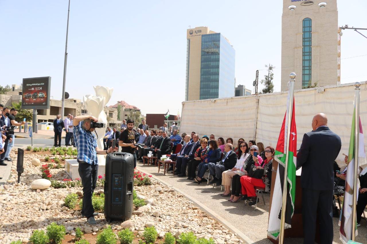 امين عمان والسفير العراقي يزيحان الستار عن مجسم السوسنة على الدوار السادس   