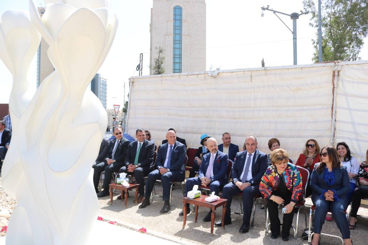 امين عمان والسفير العراقي يزيحان الستار عن مجسم السوسنة على الدوار السادس   