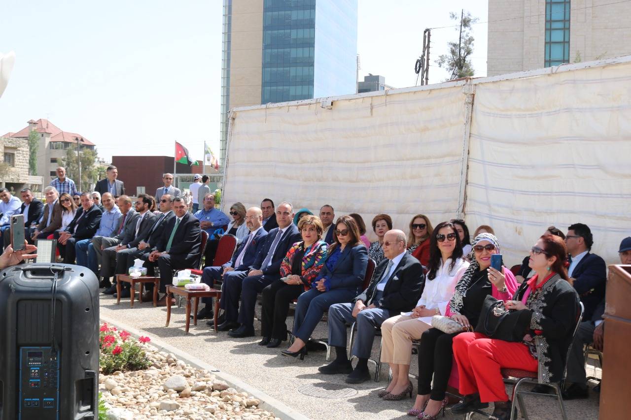 امين عمان والسفير العراقي يزيحان الستار عن مجسم السوسنة على الدوار السادس   