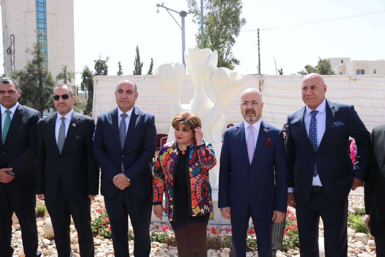 امين عمان والسفير العراقي يزيحان الستار عن مجسم السوسنة على الدوار السادس   