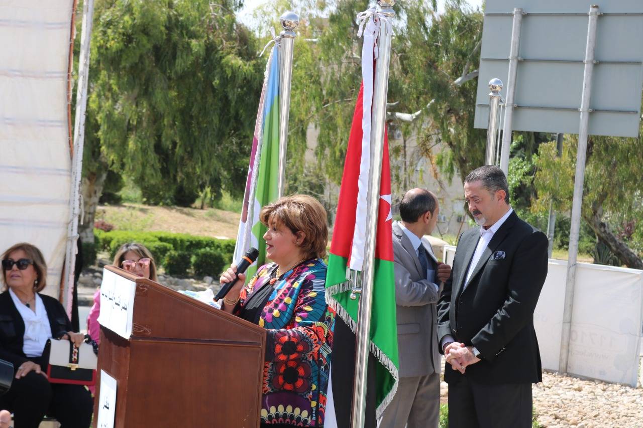 امين عمان والسفير العراقي يزيحان الستار عن مجسم السوسنة على الدوار السادس   