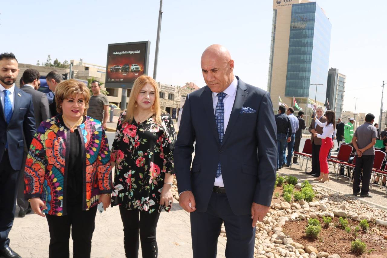 امين عمان والسفير العراقي يزيحان الستار عن مجسم السوسنة على الدوار السادس   