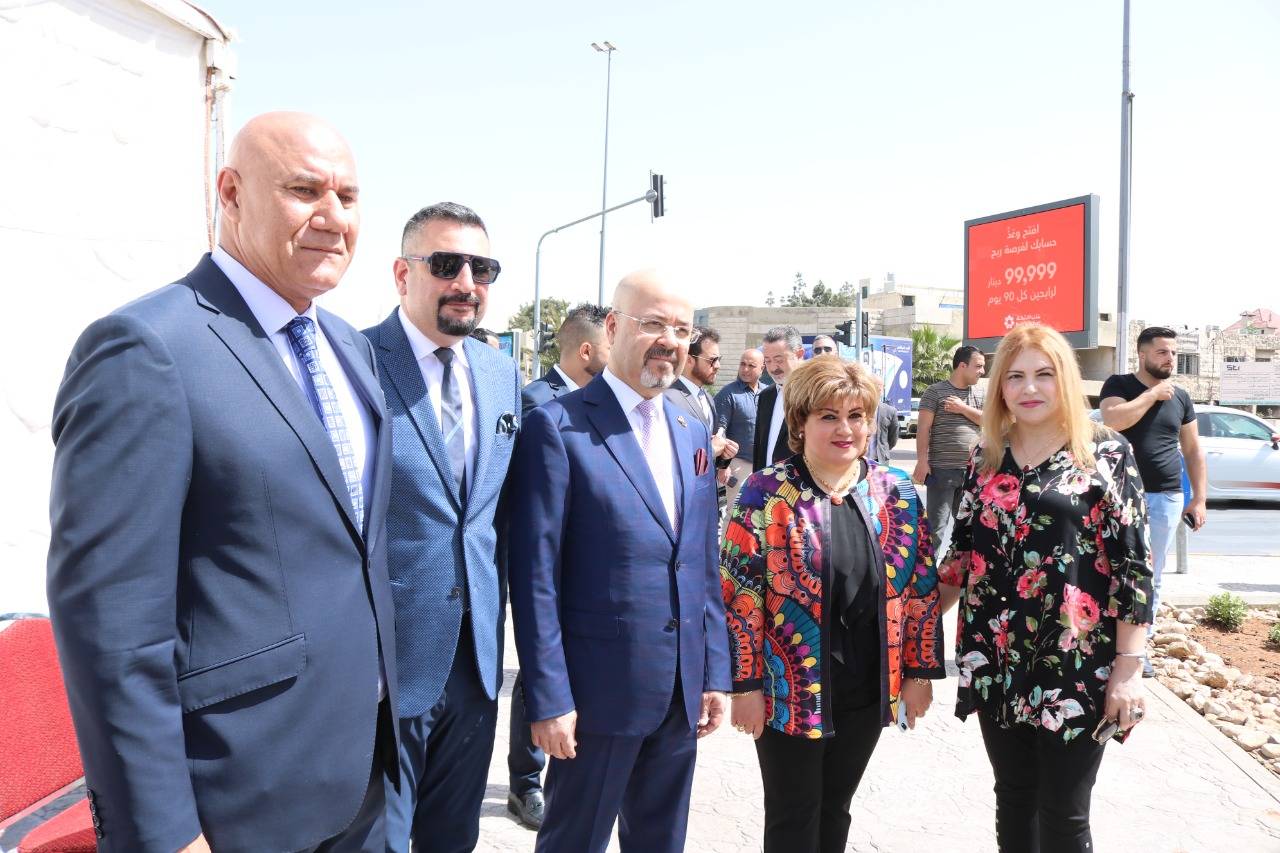 امين عمان والسفير العراقي يزيحان الستار عن مجسم السوسنة على الدوار السادس   