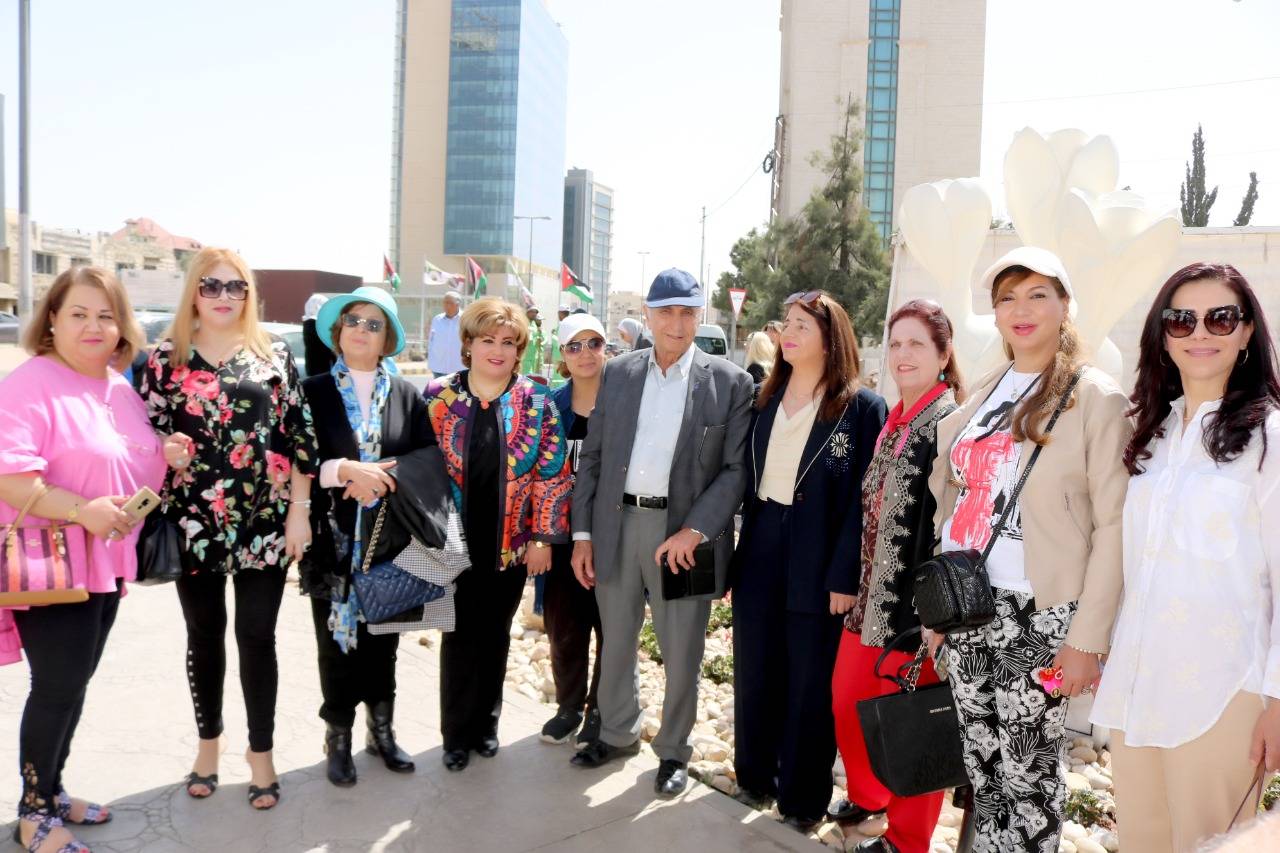 امين عمان والسفير العراقي يزيحان الستار عن مجسم السوسنة على الدوار السادس   