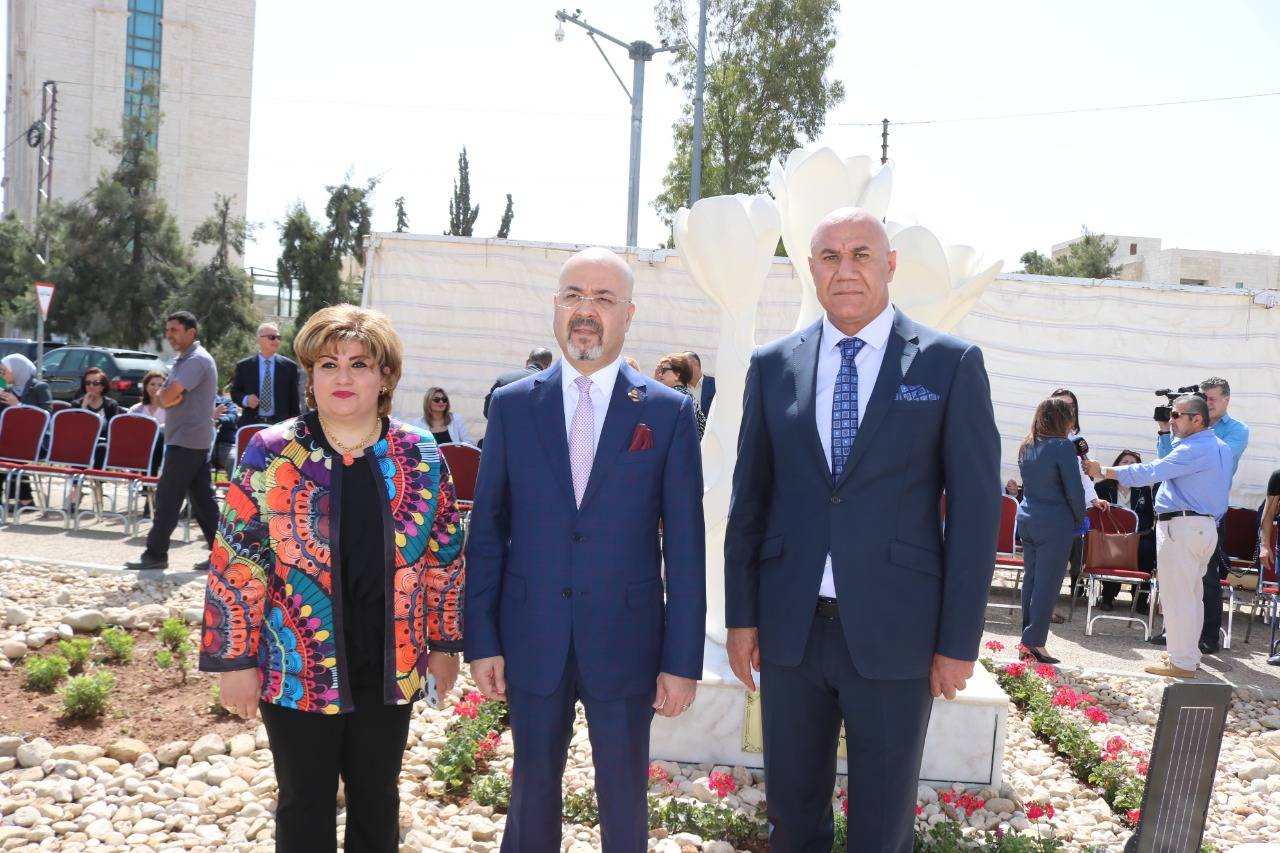 امين عمان والسفير العراقي يزيحان الستار عن مجسم السوسنة على الدوار السادس   