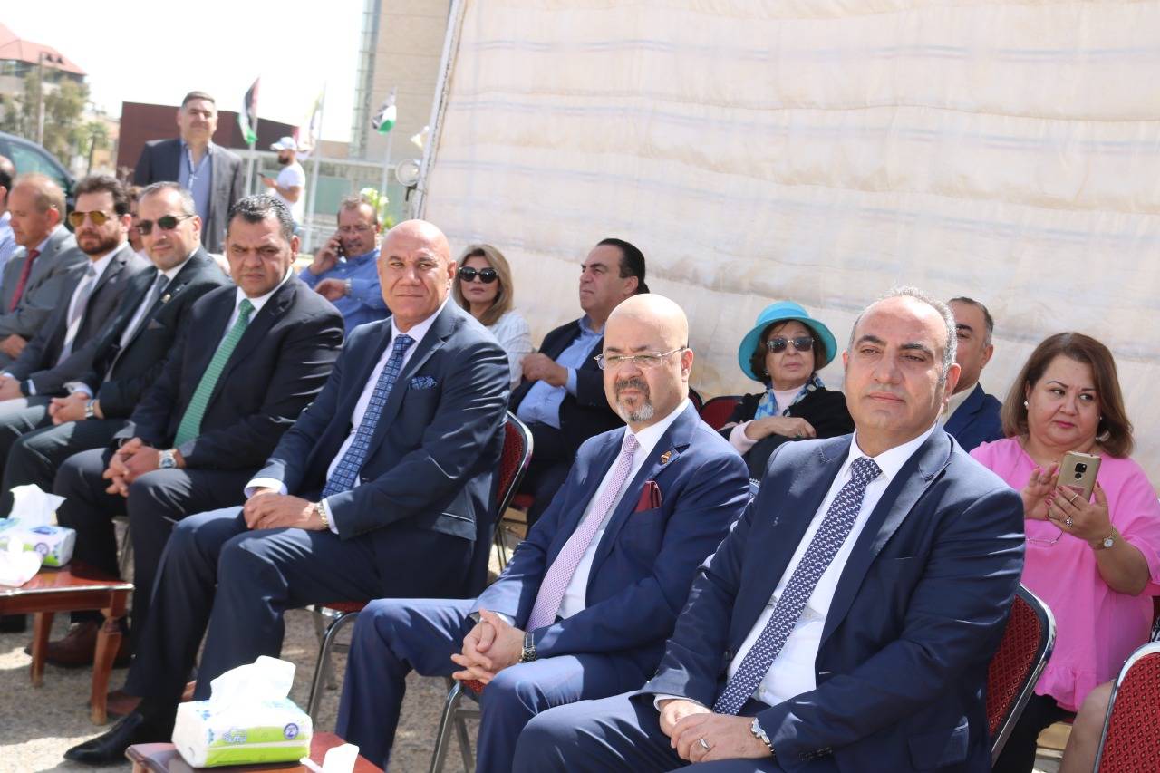 امين عمان والسفير العراقي يزيحان الستار عن مجسم السوسنة على الدوار السادس   