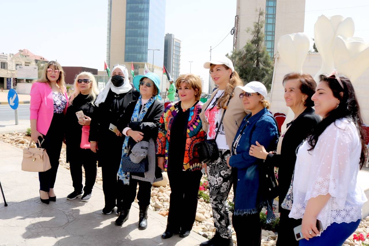 امين عمان والسفير العراقي يزيحان الستار عن مجسم السوسنة على الدوار السادس   