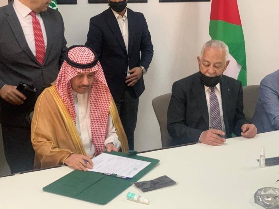 السفير السعودي لدى الأردن يدشن برنامج هدية خادم الحرمين الشريفين من التمور إلى الاردن
