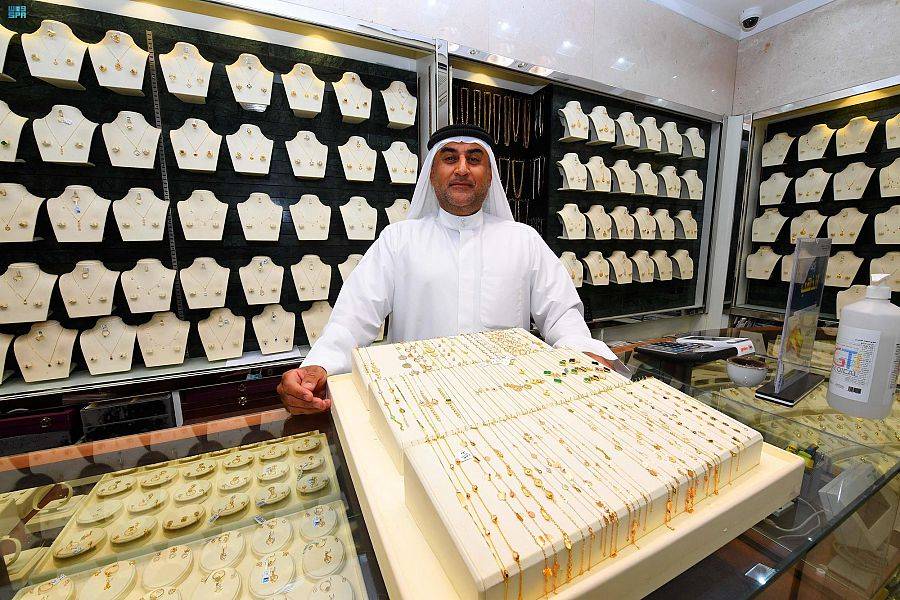 حِلية العيد  الذهب  موروث تقليدي تحرص النساء على اقتنائه خلال أيام العيد في السعودية