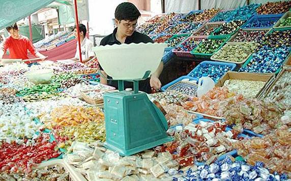 أسواق العاصمة المقدسة تشهد حركة نشطة على شراء حلوى العيد