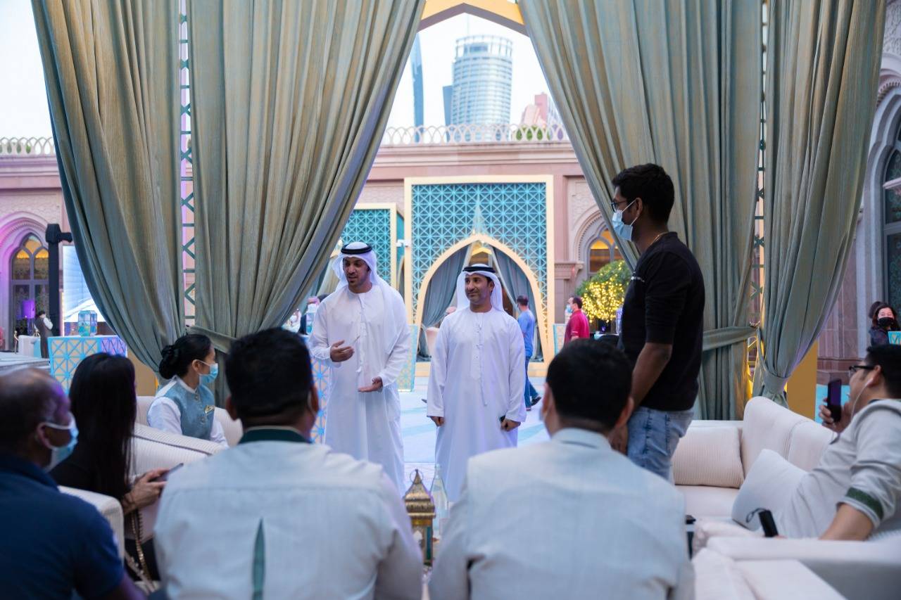 قصر الإماراتيقيم مأدبة إفطار جماعي لموظفيه