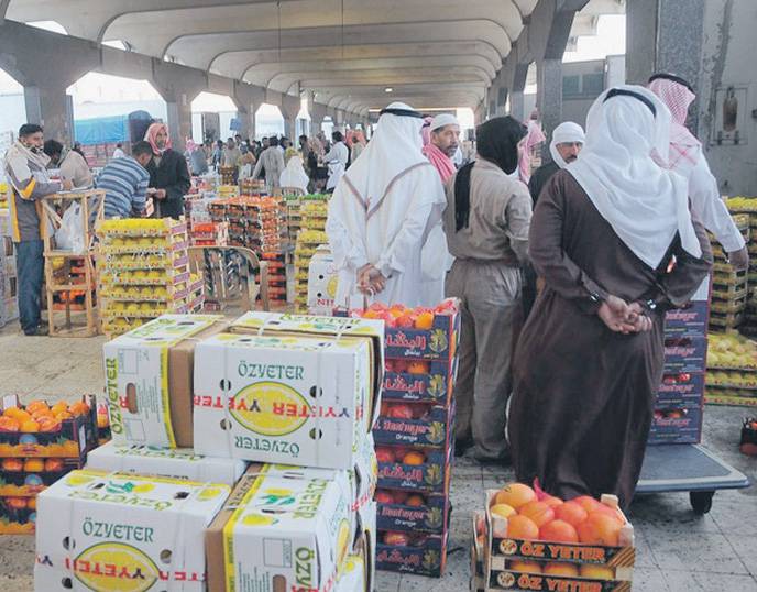 بيئة الشرقية تصادر 5 أطنان من الخضروات والفواكه بالسوق المركزي بالدمام