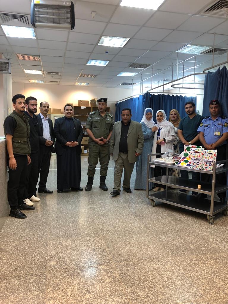 الشرطة المجتمعية في مديرية شرطة البادية الشمالية  ام الجمال تنفذ زيارة للمرضى في مستشفى البادية الشمالية