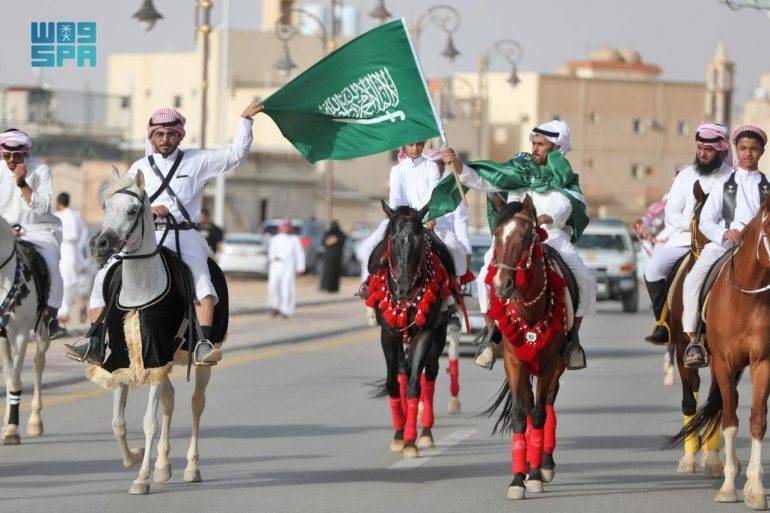 الموارد البشرية بالحدود الشمالية تنظم مسيرة الخيول العربية