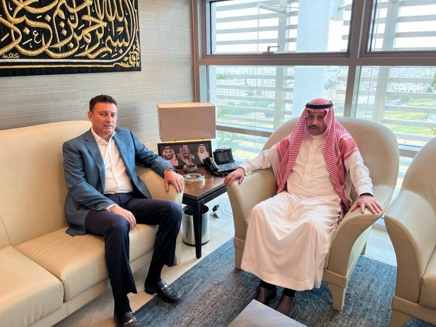 السفير السعودي لدى الأردن يستقبل في مكتبه نائب رئيس مجلس النواب النائب احمد الصفدي